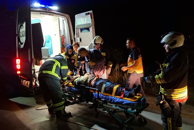 Samsun Bafra'da Kızılırmak Seddesi'ne devrilen minibüste 2 kişi yaralandı