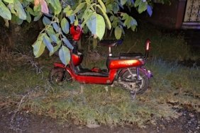 Samsun Bafra'da devrilen elektrikli bisikletin sürücüsü yaralanarak hastaneye kaldırıldı