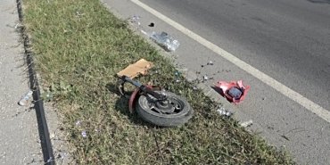 Samsun Bafra'da motosiklet, elektrikli bisiklet sürücüsüne çarparak 2 kişiyi yaraladı