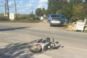 Samsun Bafra'da otomobil ile elektrikli motosiklet çarpıştı; kazada 1 kişi yaralandı