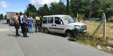 Samsun Bafra'da rahatsızlanan sürücü mezarlıkta direğe çarptı