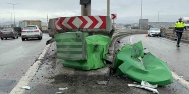 Samsun Canik'te viyadükte iki otomobil çarpıştı, maddi hasar oluştu, yaralanan olmadı