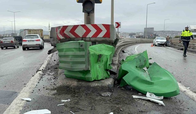 Samsun Canik'te viyadükte iki otomobil çarpıştı, maddi hasar oluştu, yaralanan olmadı