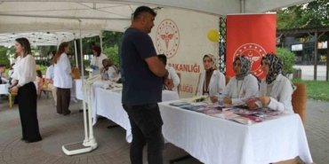 Samsun Çarşamba'da sağlık standında Halk Sağlığı Haftası'nda ücretsiz tarama yapılıyor