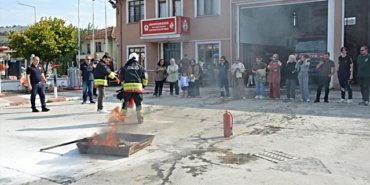 Samsun Havza'da 112 sağlık ekipleri yangın tüpü kullanımını uygulamalı öğrendi