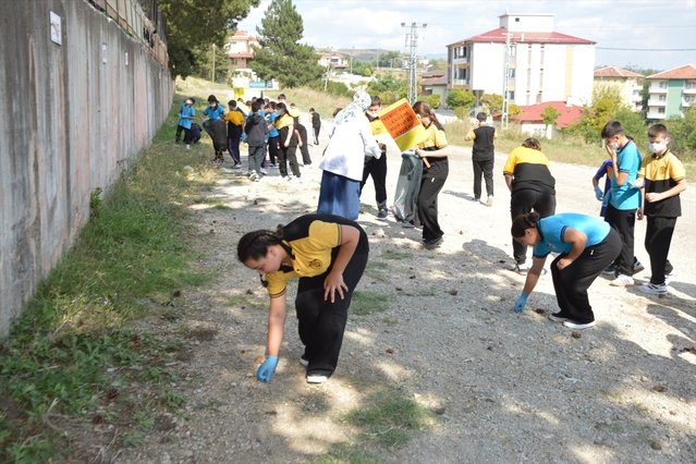 Samsun Havza'da ortaokul öğrencileri Dünya Temizlik Günü'nde çöp topladı