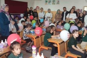 Samsun İlkadım'da Uyum Haftası'nda minik öğrenciler palyaço gösterisiyle karşılandı