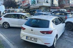 Samsun İlkadım'da kontrolden çıkan otomobil karşı şeritteki araca çarptı, 2 kişi yaralandı
