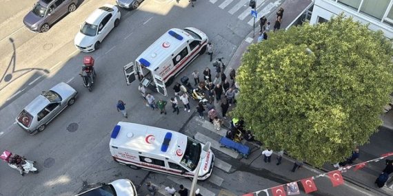 Samsun İlkadım'da otomobilin çarptığı yaya geçidindeki 2 kişi yaralandı