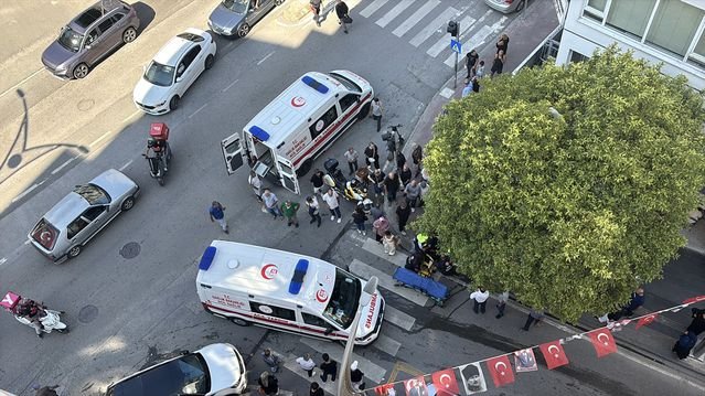 Samsun İlkadım'da otomobilin çarptığı yaya geçidindeki 2 kişi yaralandı