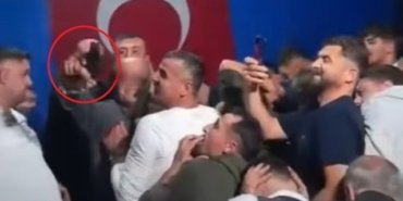 Samsun Kavak'ta kına gecesinde havaya tabanca ateşleyen damat ve babası görüntülendi