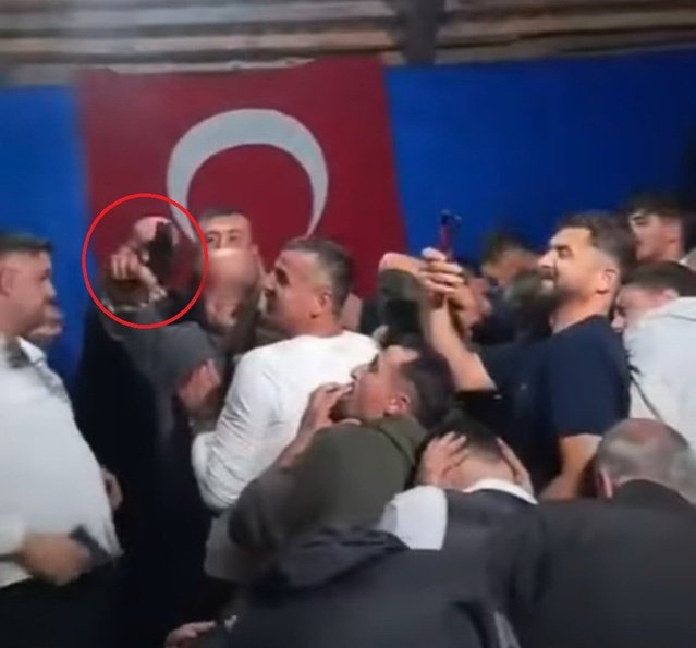 Samsun Kavak'ta kına gecesinde havaya tabanca ateşleyen damat ve babası görüntülendi