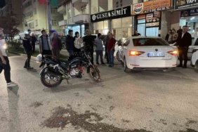 Samsun Kavak'ta motosiklet otomobile çarptı, sürücü yaralandı