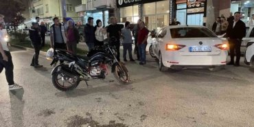Samsun Kavak'ta motosiklet otomobile çarptı, sürücü yaralandı