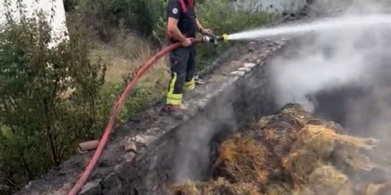 Samsun Kavak'ta samanlıkta çıkan yangında depo küle döndü