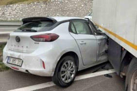 Samsun Kavak'ta tırın dorsine çarpan otomobilin sürücüsü ile tır şoförü yaralandı