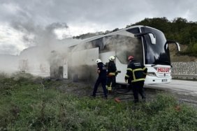 Samsun Kavak'ta yolcu otobüsünde çıkan yangın aracı kullanılamaz hale getirdi