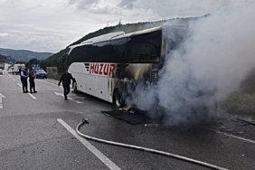 Samsun Kavak'ta yolcu otobüsünde motor yangını çıktı, araç kullanılamaz hale geldi