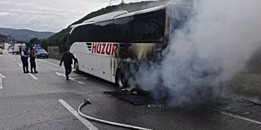 Samsun Kavak'ta yolcu otobüsünde motor yangını çıktı, araç kullanılamaz hale geldi