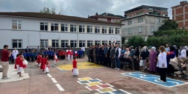 Samsun Salıpazarı'nda İlköğretim Haftası Gökçeli İlkokulu'nda ders ziliyle kutlandı