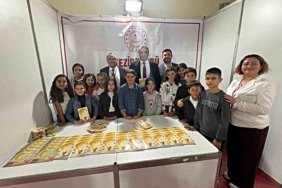 Samsun Vezirköprü'de 15 öğrenci, yazdıkları masalları Kitap Günleri'nde tanıttı