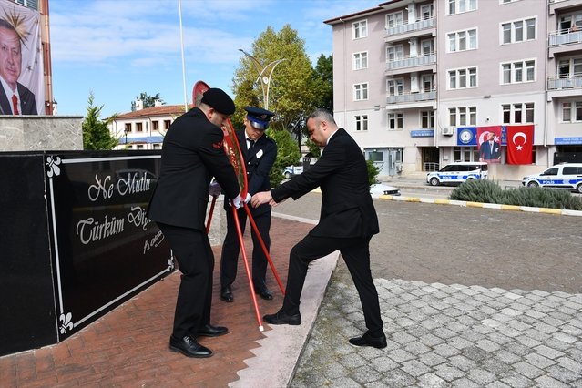 Samsun Vezirköprü'de Gaziler Günü töreninde Atatürk Anıtı'na çelenk sunuldu