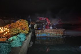 Samsun Yakakent'te balıkçı teknesinde çıkan yangın söndürüldü, teknede hasar oluştu