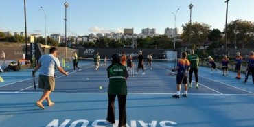 Samsun Yeşilay Spor Kulübü gençlere tenis eğitimi verdi