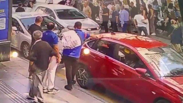 Samsun'da 70 yaşındaki kadın ve torununa çarpan sürücü kamerada, gözaltına alındı