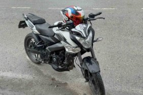 Samsun'da Korhan Ekiz Bulvarı'nda otomobile çarpan motosiklet sürücüsü yaralandı