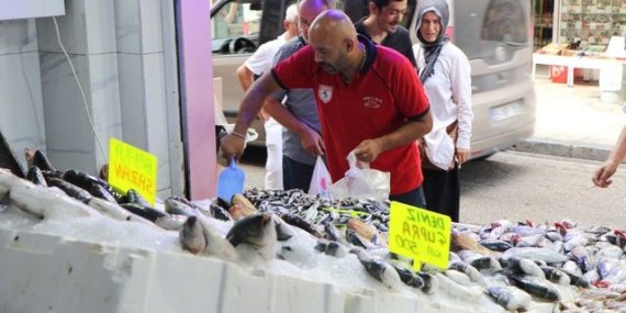 Samsun'da av yasağının sona ermesiyle tezgahlarda palamut bolluğu: 400 gramlık palamut 150 liradan satışta
