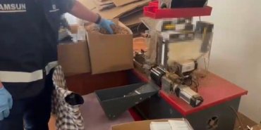 Samsun'da bir apartman dairesinde 14 bin makaron ve 23 kilo tütün ele geçirildi