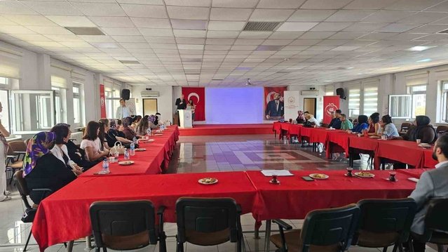Samsun'da çocukla oyun temelli iletişim için 150 bakım personeline eğitim başladı