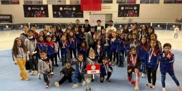 Samsunlu buz pateni sporcuları Erzurum'daki şampiyonada 25 madalya kazandı
