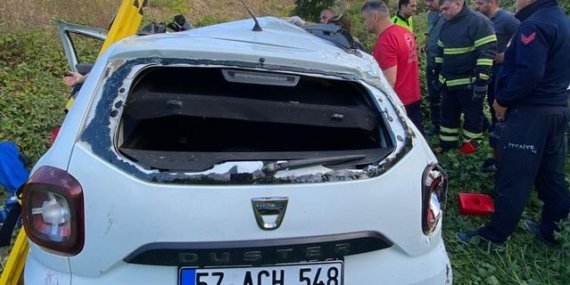 Sinop'ta Otomobil Ağaçlık Alana Devrildi: 2 Yaralı Hastaneye Kaldırıldı
