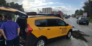Terme'de minibüs ve taksi çarpıştı, iki sürücü hafif yaralandı