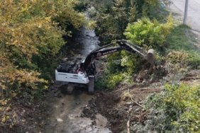 Yakakent'te DSİ'nin dere yatağı temizliği taşkın riskini azaltıyor