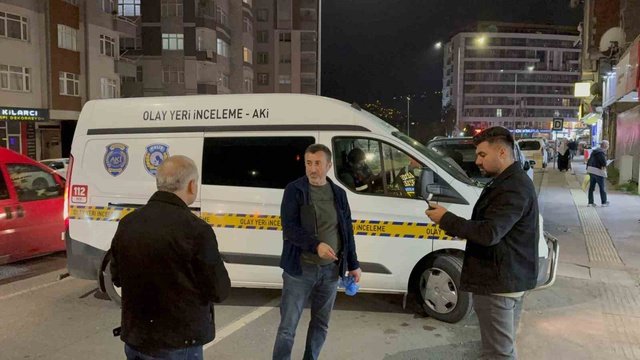 2 ay önce barıştığı eşini kıskançlık tartışmasında bıçakladı