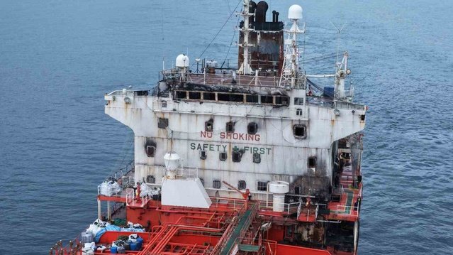 Ağustosta silahlı dronla vurulan Golden Sapling tankeri römorkörlerle Boğaz'dan geçirildi, gemi trafiği askıya alındı