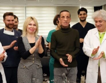 Akdeniz Üniversitesi Rektörü ile eşi ünlü cerrah trafik kazası geçirdi, ilk yüz naklini onlar yapmıştı