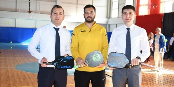 Alaçam'da Sporla Güçlü Nesiller Projesi'nde öğretmenlere pickleball eğitimi verildi