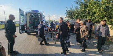 Amasya Suluova'da iki otomobil çarpıştı, sıkışan 2 yaralıyı itfaiye kurtardı