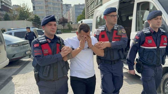 Atakum'da jandarma, uyuşturucudan 8 yıl 4 ay hapis cezasıyla aranan şahısı yakaladı