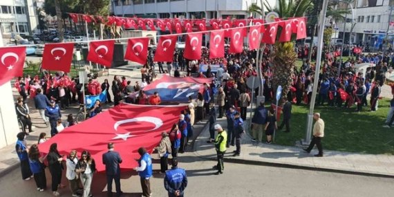 Bafra'da Cumhuriyet'in 103. yılı kutlamaları yürüyüşle başladı
