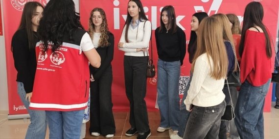 Bakanlığın gönüllülük platformu Samsun Kitap Fuarı'nda ziyaretçilerle buluştu