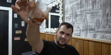 Caner Özsercan, Kahramanmaraş'ta tattığı pul biberi 10 yıldır her şeye katıyor