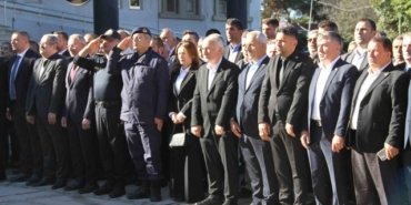 Çarşamba'da Muhtarlar Günü için Belediye Meydanı'nda tören düzenlendi