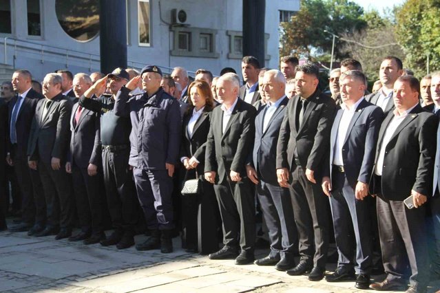 Çarşamba'da Muhtarlar Günü için Belediye Meydanı'nda tören düzenlendi