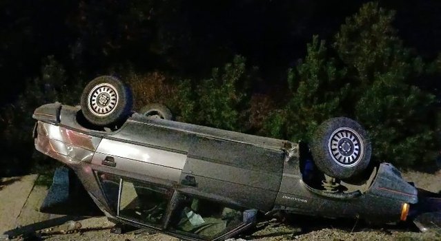 Çorum-Samsun karayolunda çarpışan otomobil devrildi, 2'si çocuk 3 kişi yaralandı