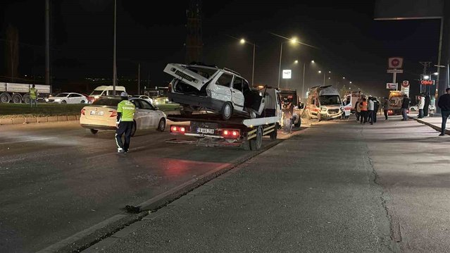 Çorum'da ambulansla otomobil kavşakta çarpıştı, 6 yaralı hastanelere kaldırıldı